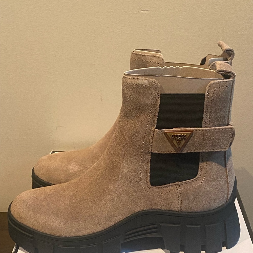 Guess Hensly 2  Boots with Black Soles